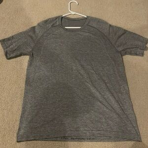 Lululemon men’s shirt (large) live in practice small hole no stains shadows.